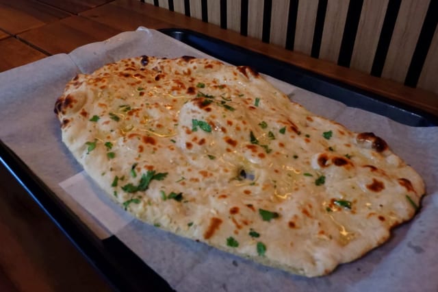 Garlic & Cheese Naan.