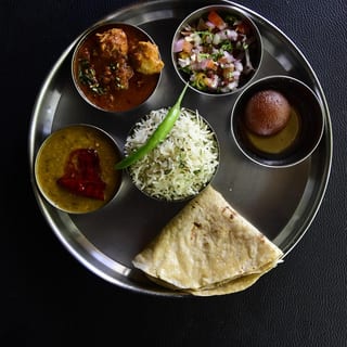 Local Chicken Thali (Organic Chicken)