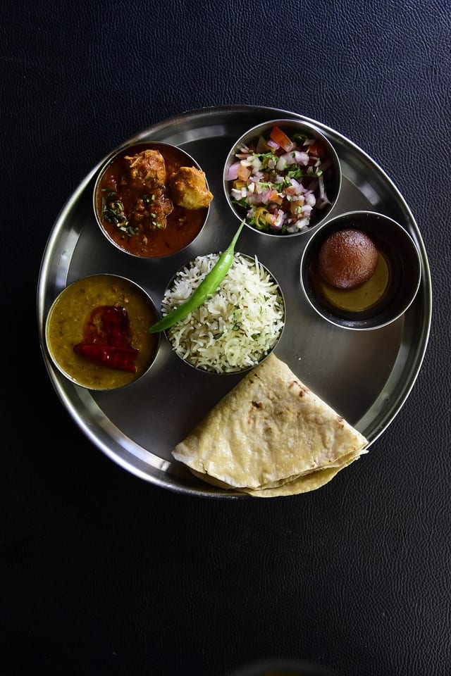 Local Chicken Thali (Organic Chicken).